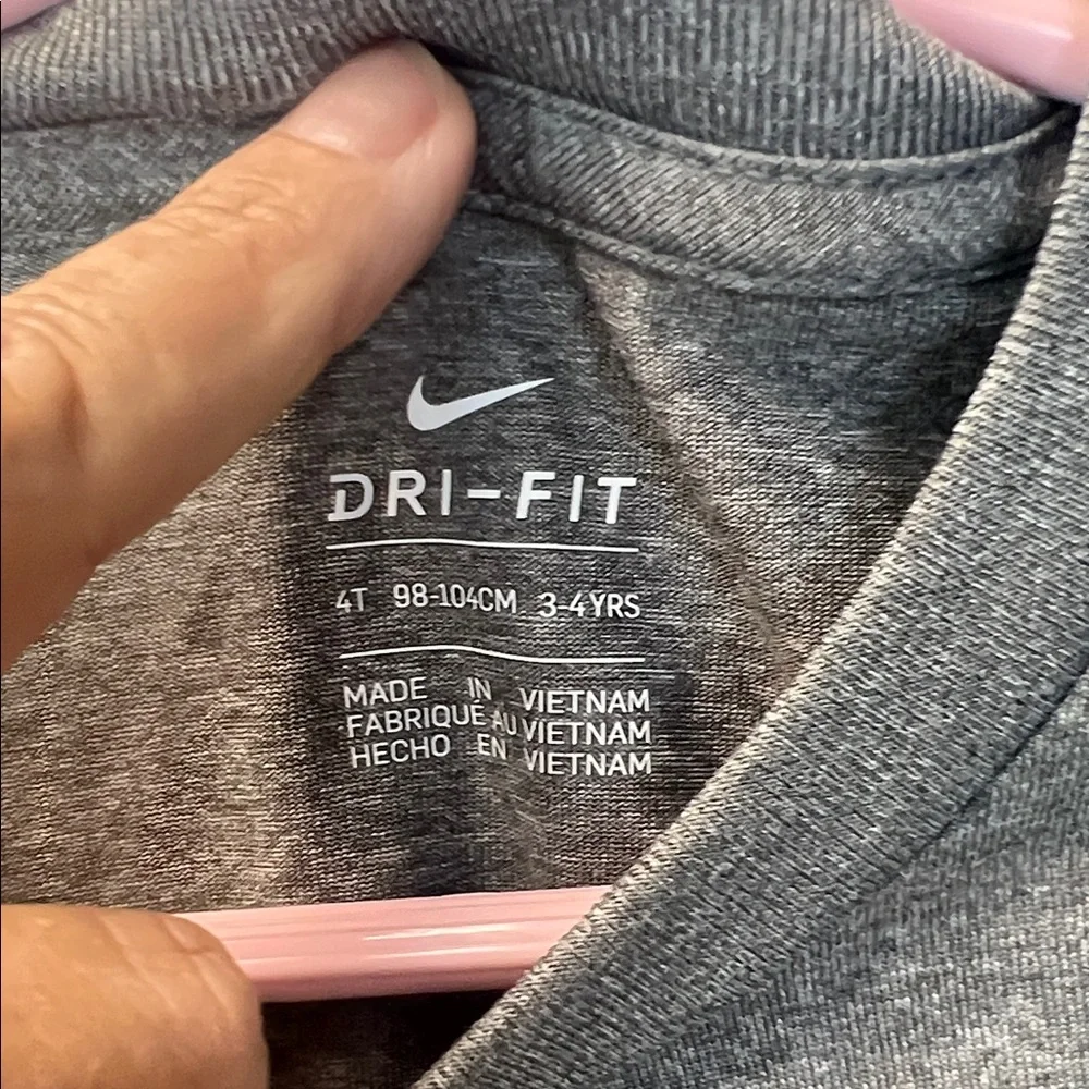 Boy's Nike T-Shirt‎